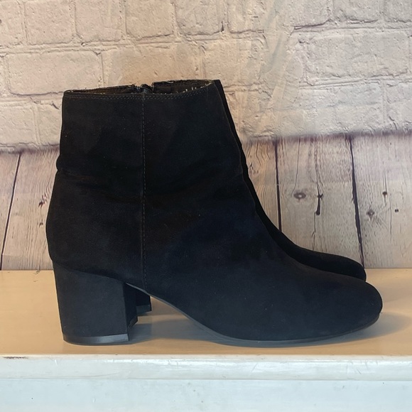 Time and True sz10 Retro Fall Winter Women Boots black Suede Short Block Heel - Picture 2 of 11